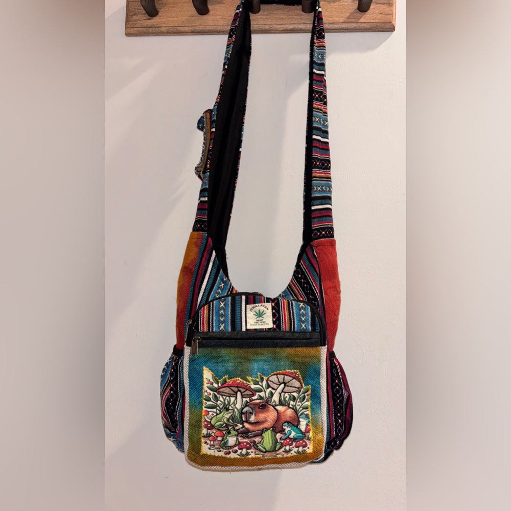 Nwot “Threadheads” Capybara Patchwork Shoulder Ba… - image 2